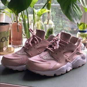 Nike Air Huarache Sneakers